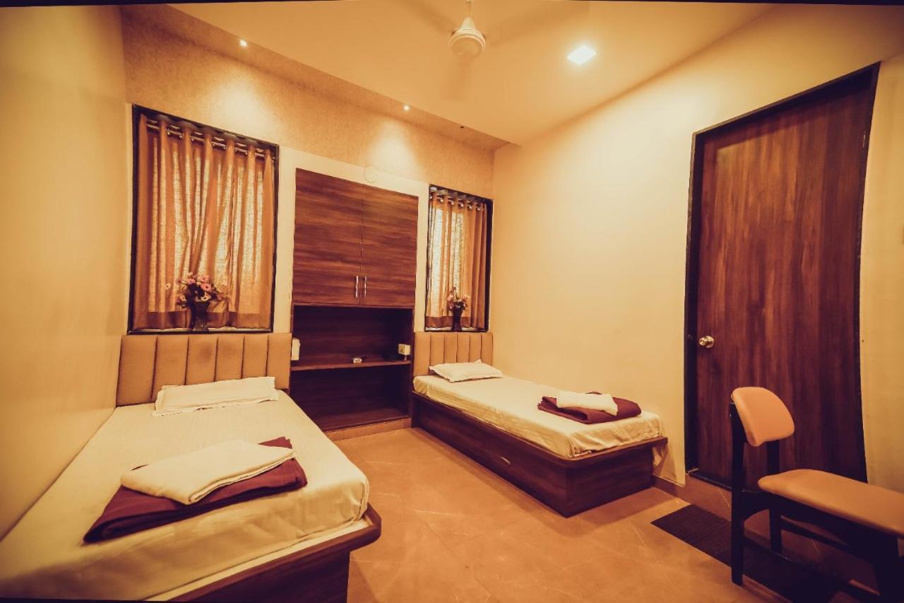 Hotel Kiran Miraj 외부 사진