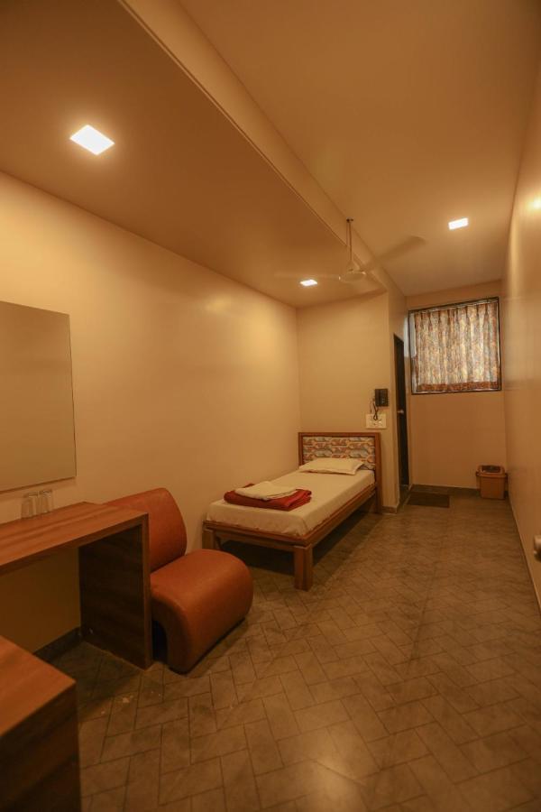 Hotel Kiran Miraj 외부 사진